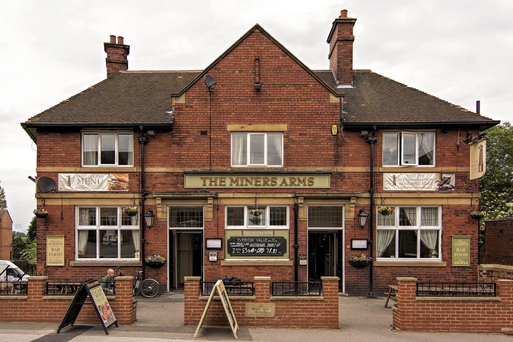 Отель The Miners Arms Лидс Экстерьер фото